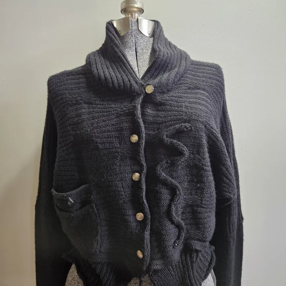 Chic Black Ruffled Women's Cardigan - Picture 2 of 7